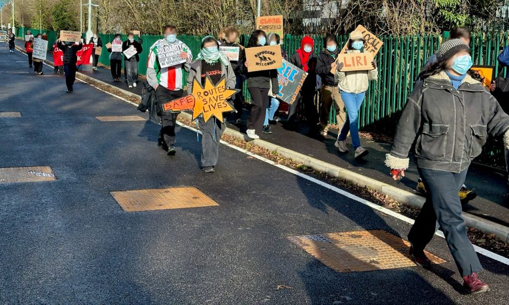 Protestors moving towards the detention centre