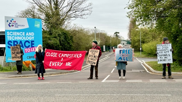 29 March, 2026: Close Campsfield campaigners with banner and placards (Photo: Geoff Taylor)
